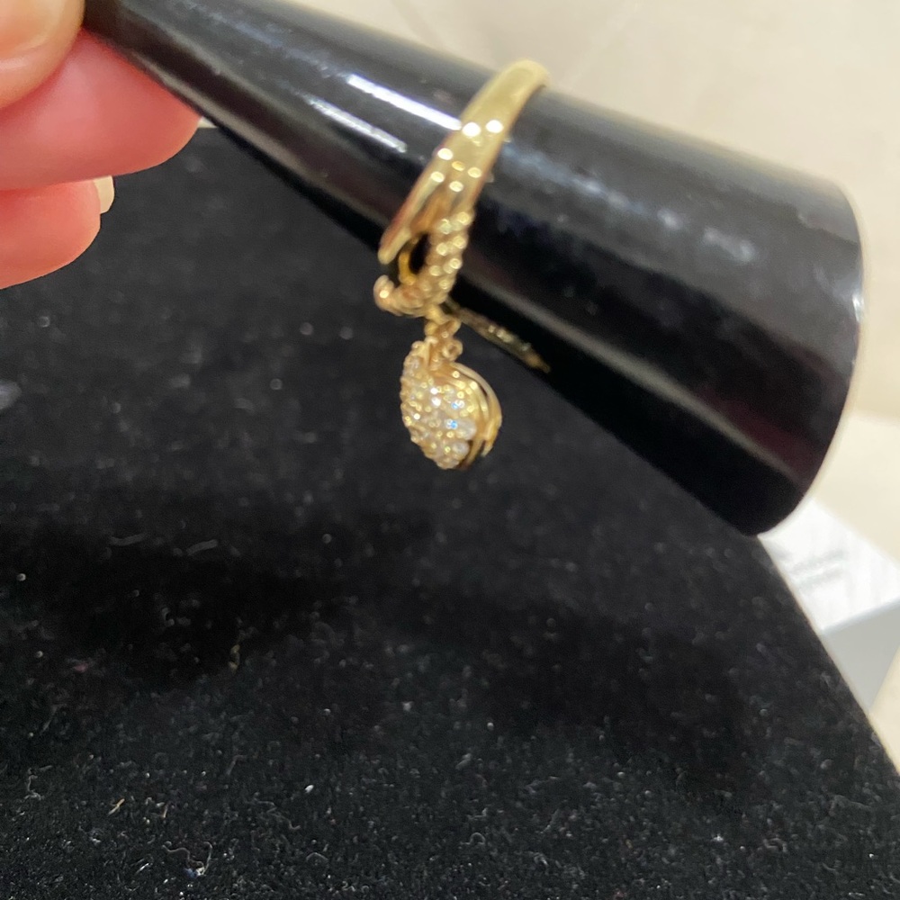 18K Diamond Dangle Heart Ring - Picture 9 of 10